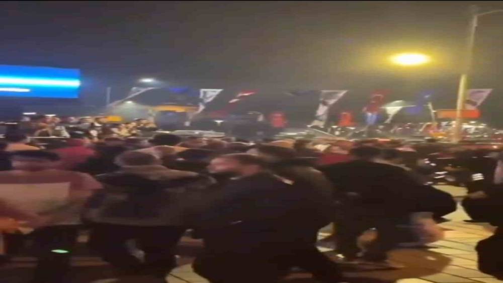 &Uuml;sk&uuml;dar&rsquo;da Galatasaraylı taraftarlara saldırı
