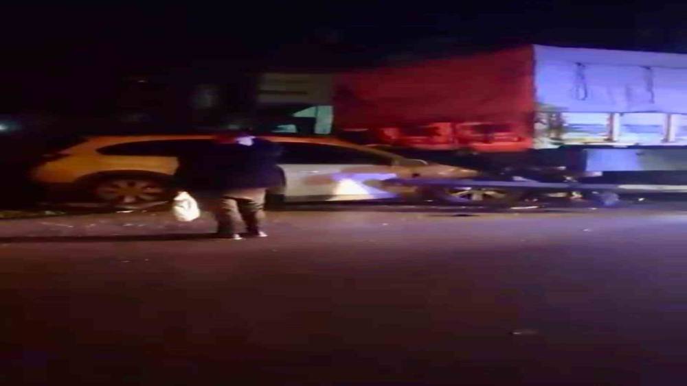 Ankara&rsquo;da tıra arkadan &ccedil;arpan otomobilin s&uuml;r&uuml;c&uuml;s&uuml; ağır yaralandı
