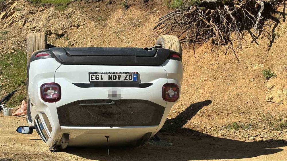 Batman&rsquo;da pancar toplamaya gidenleri taşıyan ara&ccedil; takla attı: 4 yaralı
