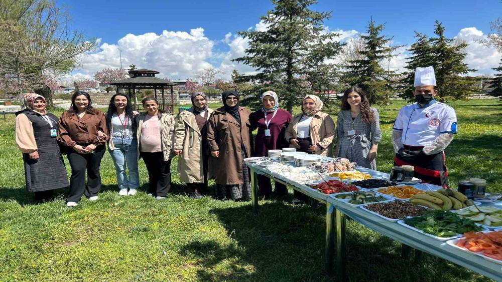 Van&rsquo;da "Her Gebeye Bir Ebe" projesinden Anneler G&uuml;n&uuml; etkinliği

