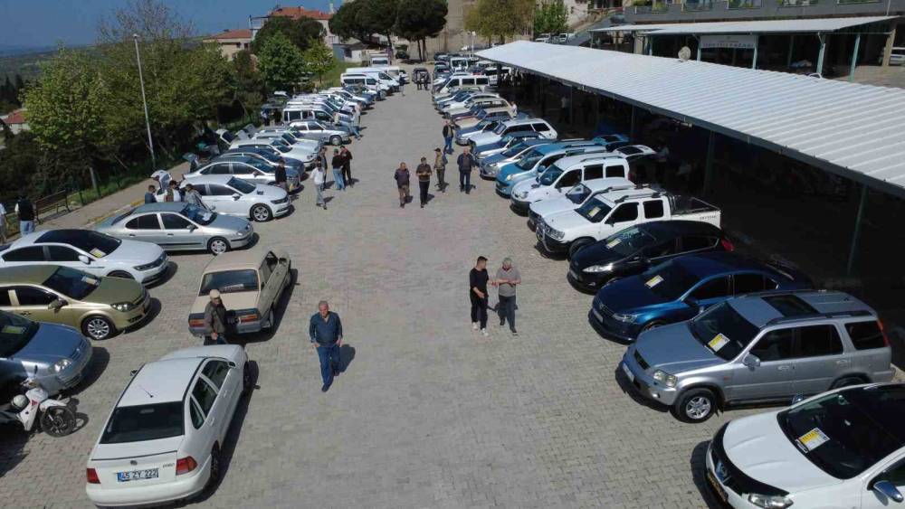 Demirci&rsquo;de klasik otomobil r&uuml;zgarı
