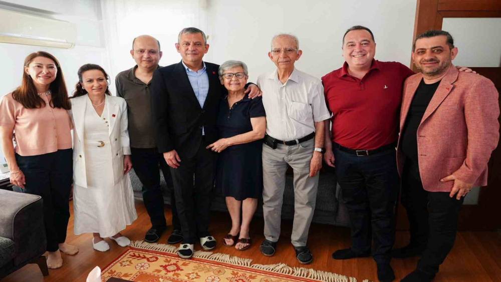 &Ouml;zg&uuml;r &Ouml;zel&rsquo;den Anneler G&uuml;n&uuml;&rsquo;nde duygu dolu ziyaret
