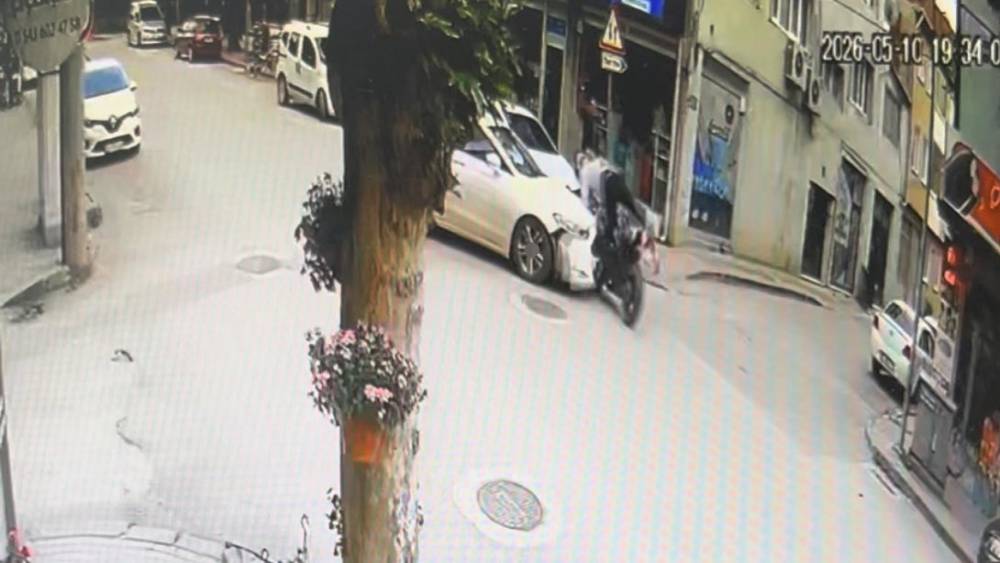 Otomobil ile motosiklet kafa kafaya &ccedil;arpıştı: 1 yaralı
