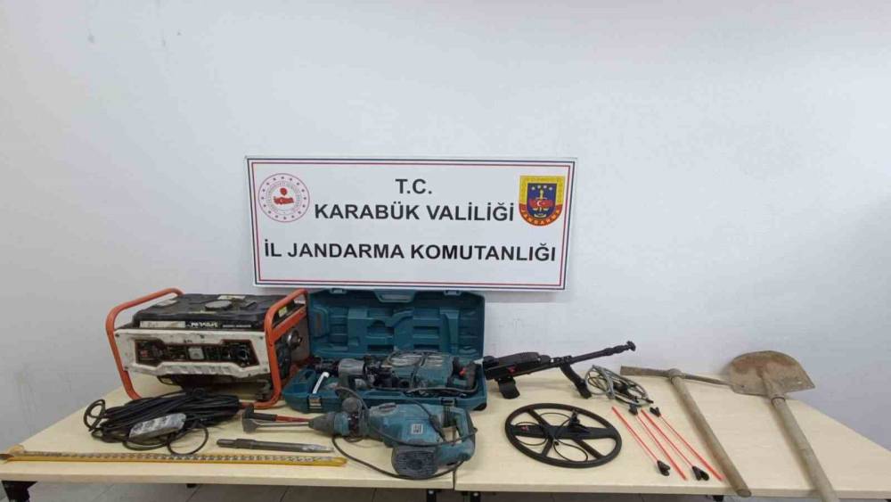 Ka&ccedil;ak kazı ve uyuşturucu operasyonlarında 10 ş&uuml;pheli yakalandı
