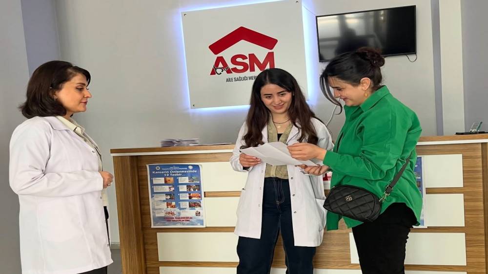 Y&uuml;ksekova&rsquo;da vatandaşlara y&ouml;nelik cilt kanseri farkındalık etkinliği d&uuml;zenlendi
