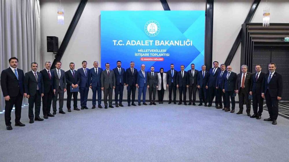 Adalet Bakanı G&uuml;rlek, İ&ccedil; Anadolu B&ouml;lgesi Milletvekilleriyle bir araya geldi
