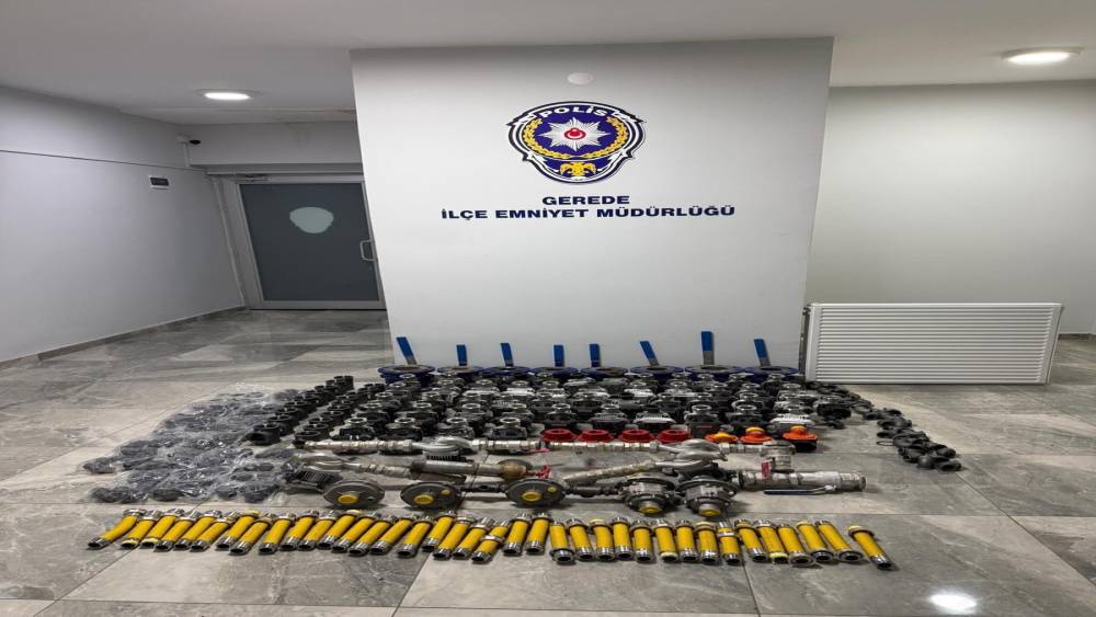 Bolu&rsquo;da şantiyeden &ccedil;aldığı 2,5 milyon liralık malzemeleri satmak isterken yakalandı
