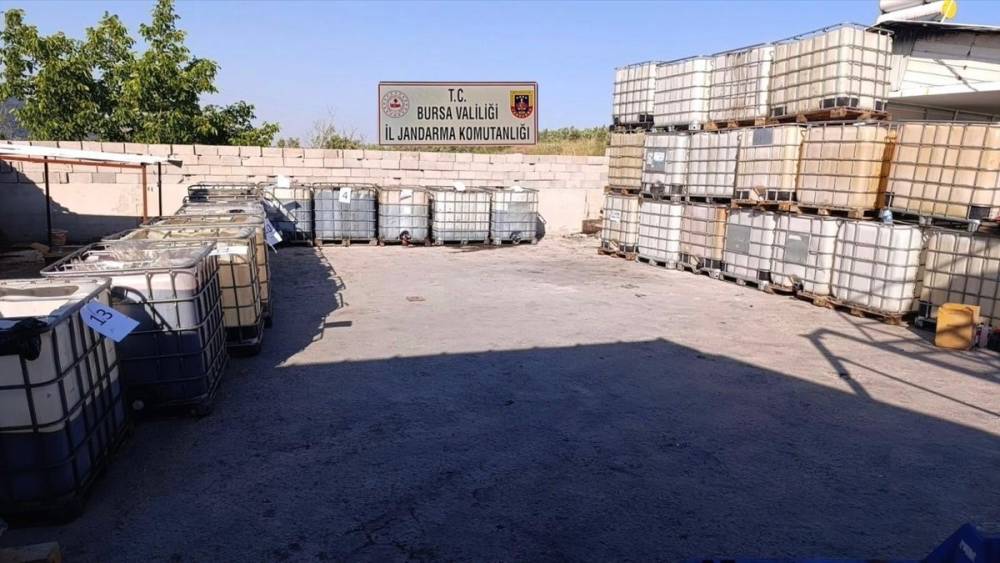 Bursa&rsquo;da 10 milyon liralık sahte madeni yağ operasyonu
