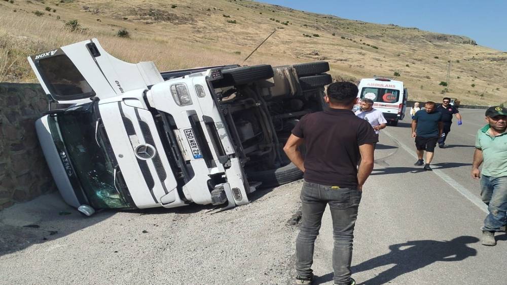 Malatya&rsquo;da kontrolden &ccedil;ıkan tır devrildi
