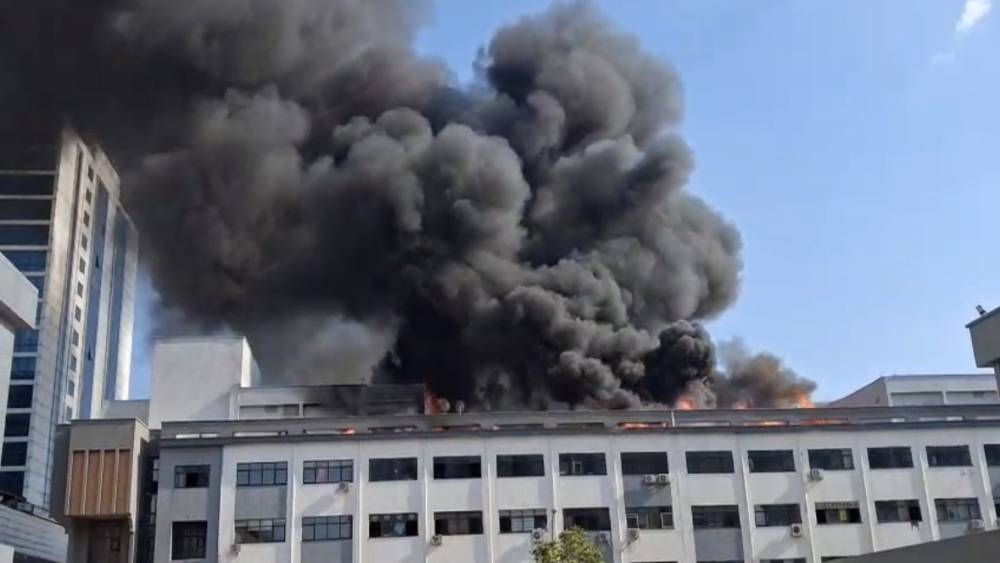 İş merkezi yangını kontrol altına alındı
