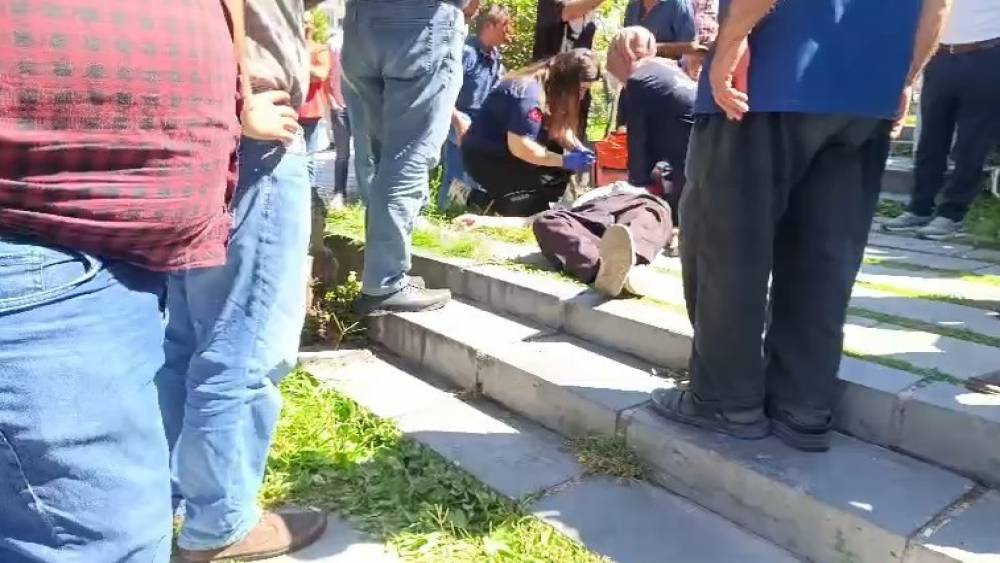 Kalp krizi ge&ccedil;iren vatandaşı kurtarmak i&ccedil;in ekipler seferber oldu
