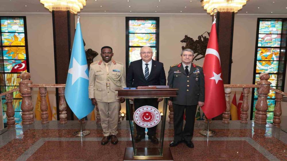 Bakan G&uuml;ler, Somali Genelkurmay Başkanı Mohamud ile g&ouml;r&uuml;şt&uuml;
