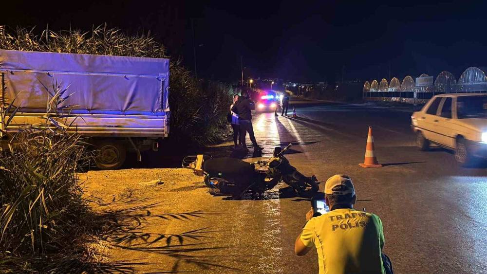 Tavşanlı&rsquo;da kamyonet ile motosiklet &ccedil;arpıştı: 2 yaralı
