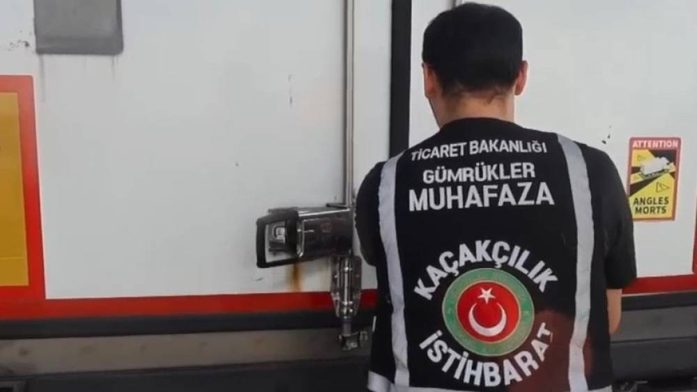 Kapıkule G&uuml;mr&uuml;k Kapısı&rsquo;nda 79 bin adet ka&ccedil;ak &uuml;r&uuml;n ele ge&ccedil;irildi
