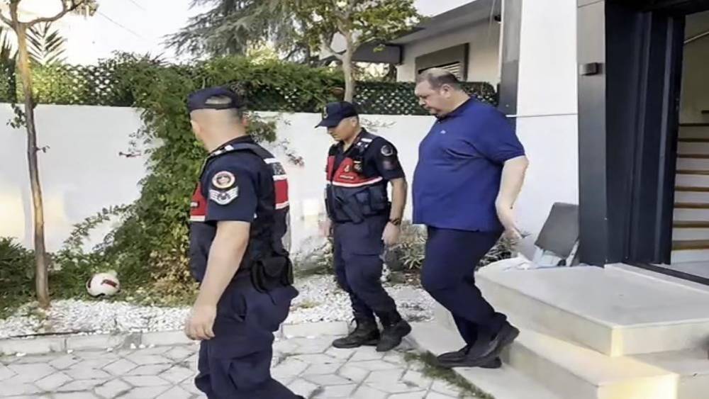 Başkan İlkay &Ccedil;i&ccedil;ek&rsquo;in mesajlaştığı kadın avukat &ccedil;ıktı
