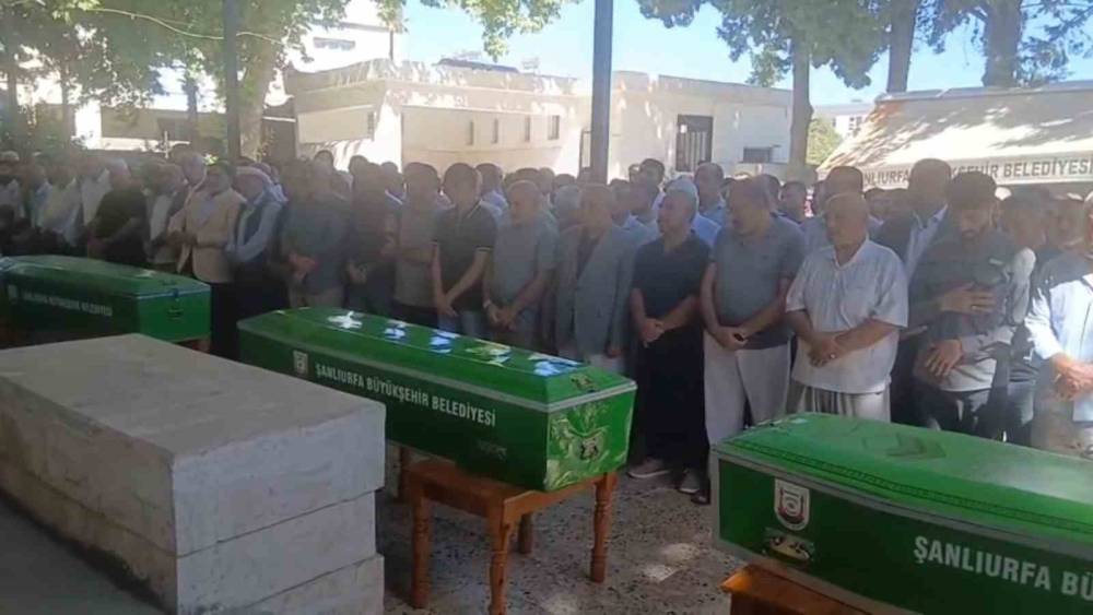 Kazada &ouml;len aynı aileden 4 kişi defnedildi
