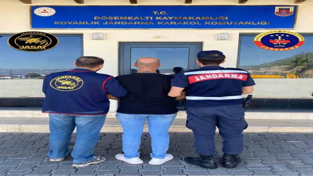 Antalya&rsquo;da JASAT&rsquo;tan aranan şahıslara operasyon d&uuml;zenlendi
