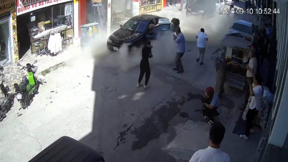 İş yerinde t&uuml;p patladı, vatandaşlar b&uuml;y&uuml;k panik yaşadı
