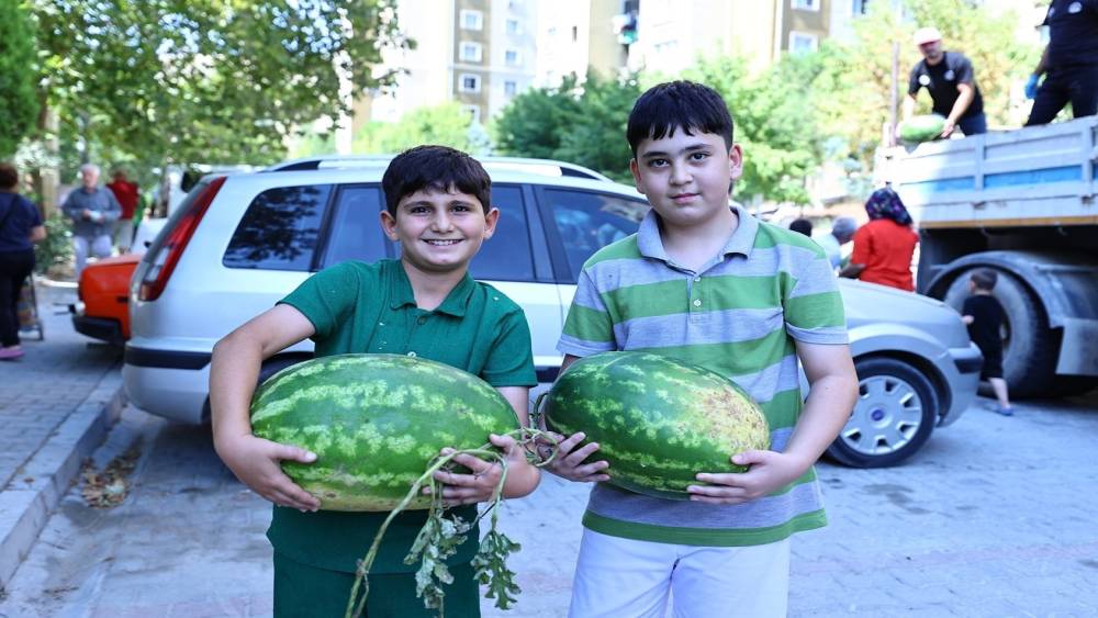 &Uuml;reticinin imdadına Başkan &Ccedil;avuşoğlu yetişti
