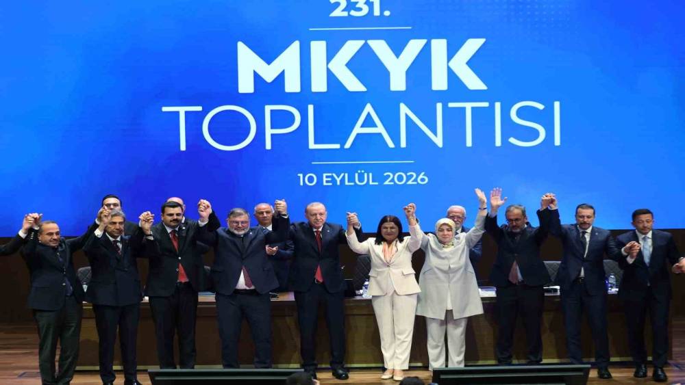 Fo&ccedil;a Belediye Başkanı Saniye Bora Fı&ccedil;ı AK Parti&rsquo;ye katıldı
