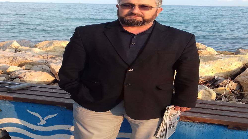 İmam mezarlıkta &ouml;l&uuml; bulundu

