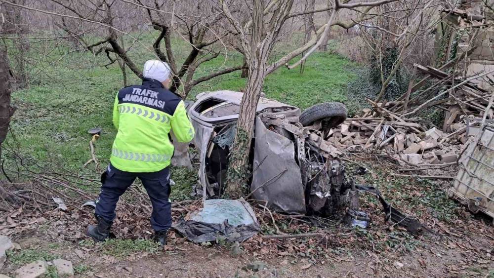 İznik yolunda feci kaza: 4 yaralı
