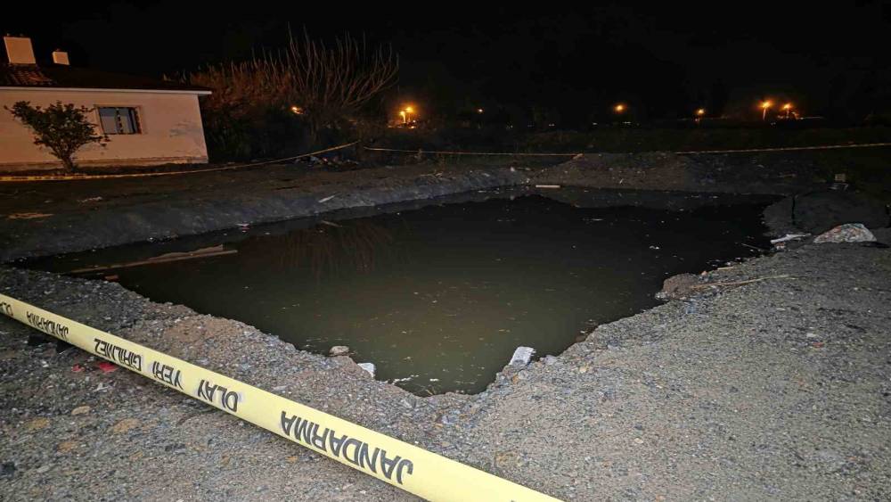 Hatay&rsquo;da su dolu temelin i&ccedil;indeki toplarını almak isterken d&uuml;şen 2 kardeş &ccedil;ocuk &ouml;ld&uuml;
