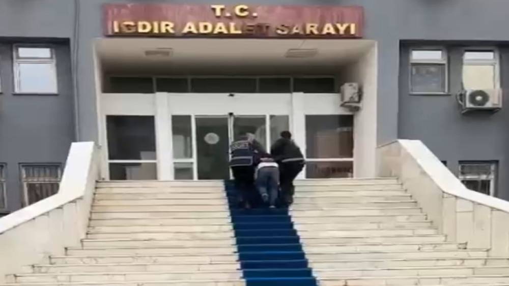 Iğdır&rsquo;da bı&ccedil;aklı saldırıya uğrayan kız &ouml;ğrenci yaralandı
