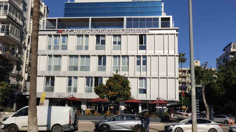 Mersin B&uuml;y&uuml;kşehir Belediyesi&rsquo;ne operasyon: G&ouml;zaltılar var
