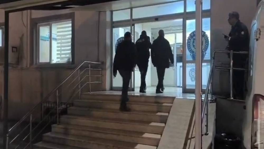 Adana&rsquo;da kesinleşmiş hapis cezasıyla aranan 3 h&uuml;k&uuml;ml&uuml; yakalandı
