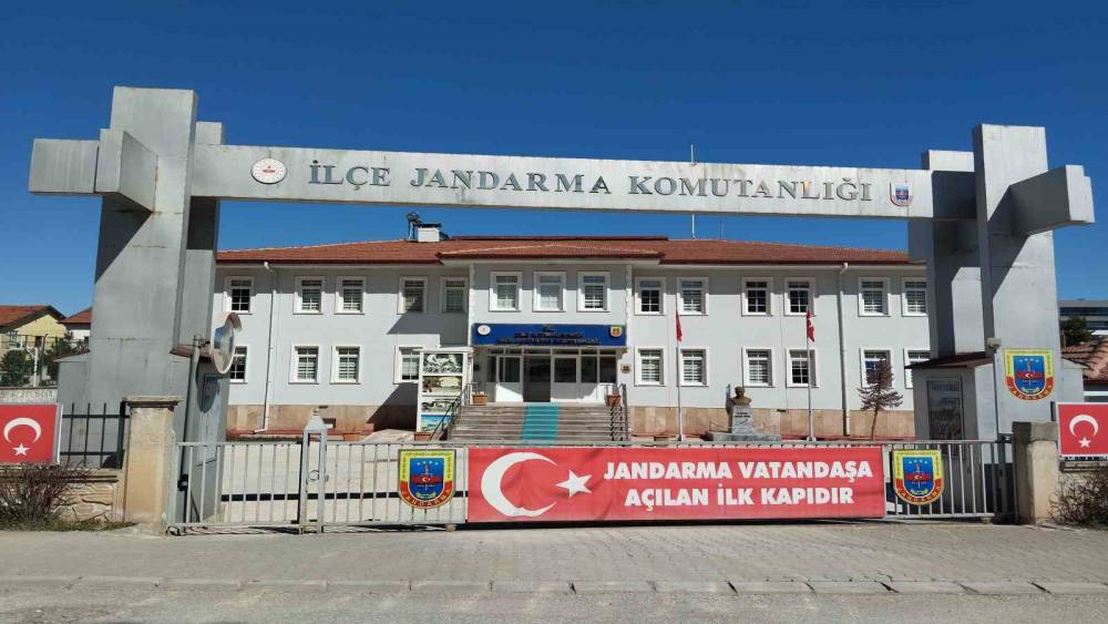 Zile il&ccedil;esinde jandarmadan uyuşturucu baskını
