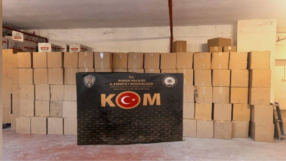 Bursa&rsquo;da 3 milyon ka&ccedil;ak makaron ele ge&ccedil;irildi
