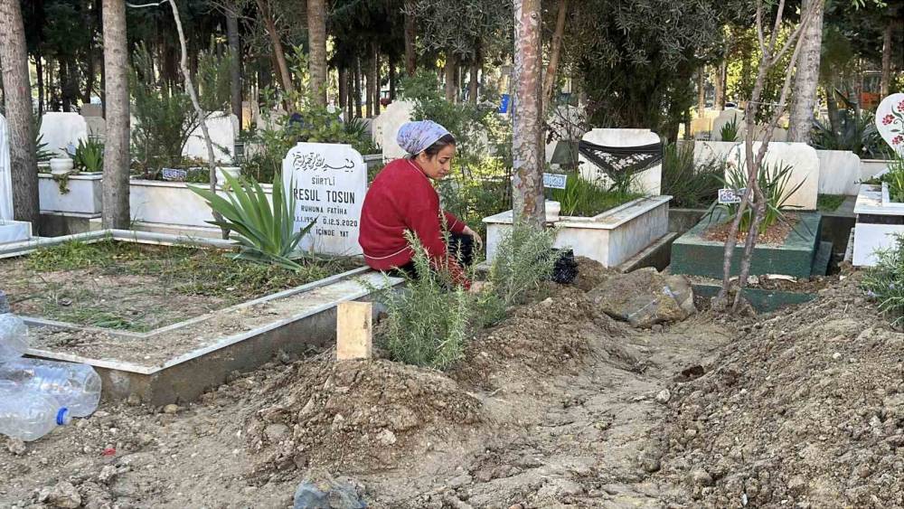 Kocası tarafından &ouml;ld&uuml;r&uuml;len kadın son yolculuğuna uğurlandı
