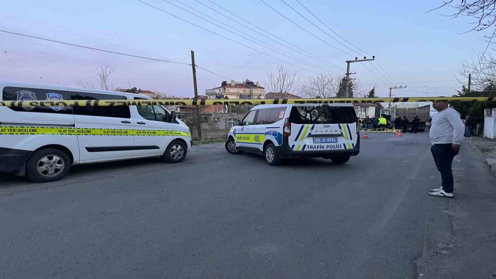 Tekirdağ&rsquo;da feci kaza: &Ccedil;&ouml;p toplayan kadın kamyonun altında can verdi
