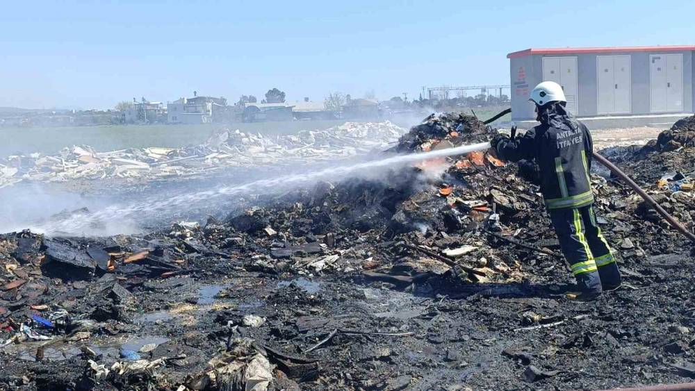 &Ccedil;&ouml;p ve hurdalar yine alev aldı vatandaşlar duruma isyan etti
