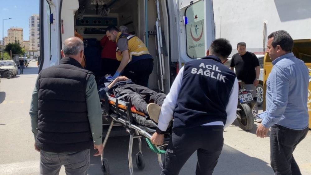 Motosikletten d&uuml;şen s&uuml;r&uuml;c&uuml; yaralandı
