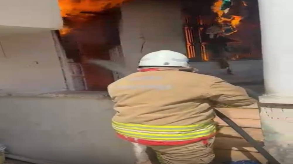 Reyhanlı&rsquo;da m&uuml;stakil ev alevlere teslim oldu
