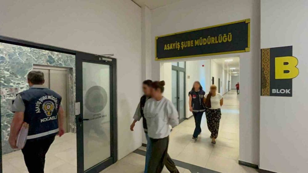 400 bin TL değerinde ziynet eşyası &ccedil;alan ş&uuml;pheliler otoyolda yakalandı
