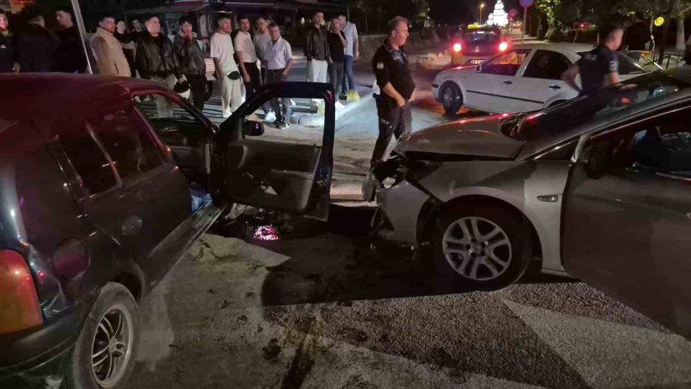 Alkoll&uuml; s&uuml;r&uuml;c&uuml;, fark etmediği beton ref&uuml;j&uuml; aşıp kaza yaptı: "Ben orayı d&uuml;z sandım"
