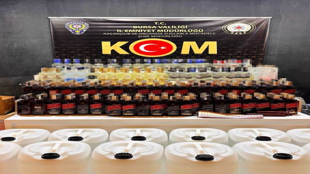 Bursa&rsquo;da sahte i&ccedil;ki operasyonu: 370 şişe sahte i&ccedil;ki ve 600 litre etil alkol ele ge&ccedil;irildi
