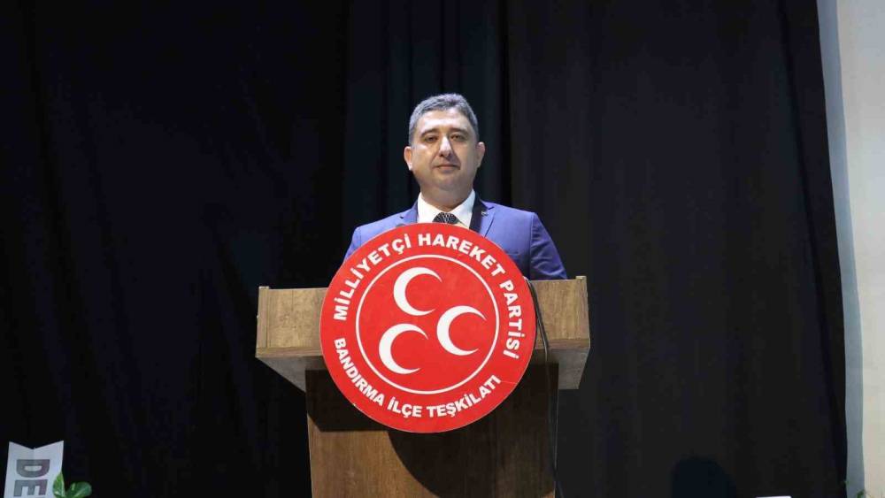 MHP Bandırma&rsquo;da 8 yıllık başkanlık g&ouml;revini Harun Alg&uuml;l devraldı
