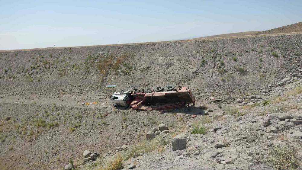 Tunceli&rsquo;de vin&ccedil; u&ccedil;uruma yuvarlandı: 1 yaralı
