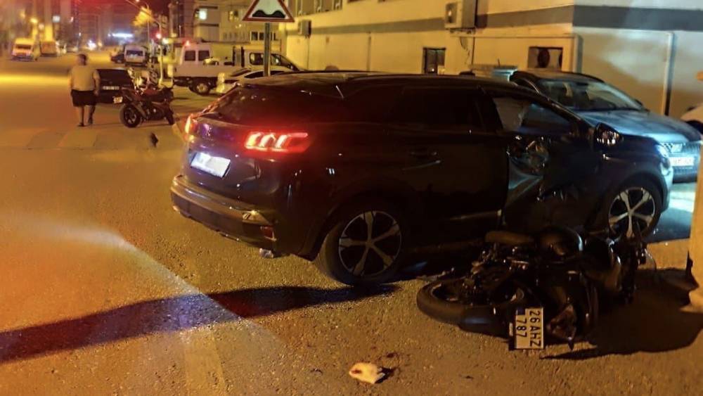 Sivrihisar&rsquo;da otomobil ile motosiklet &ccedil;arpıştı, 2 kişi yaralandı
