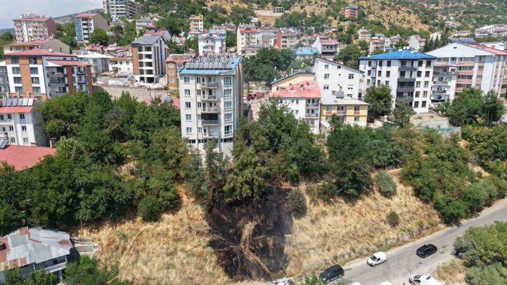 &Ccedil;ocukların torpil oyunu yangınla sonu&ccedil;landı: İtfaiye b&uuml;y&uuml;meden s&ouml;nd&uuml;rd&uuml;
