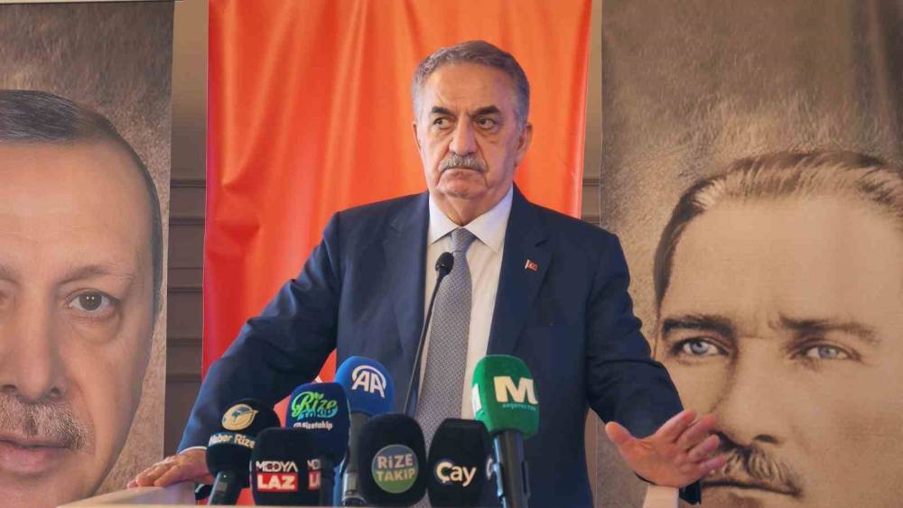 Hayati Yazıcı: "T&uuml;rkiye ayağındaki prangaları s&ouml;k&uuml;p atarak g&uuml;c&uuml;ne g&uuml;&ccedil; katacak"
