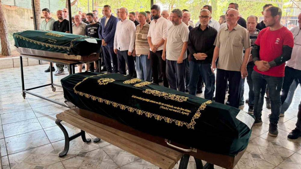 Yangında hayatını kaybeden anneanne torun son yolculuğuna uğurlandı
