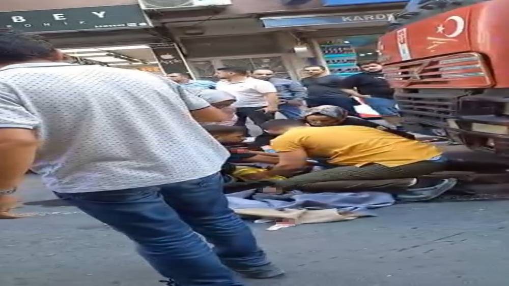 K&uuml;&ccedil;&uuml;k&ccedil;ekmece&rsquo;de hafriyat kamyonunun &ccedil;arptığı yaya ağır yaralandı

