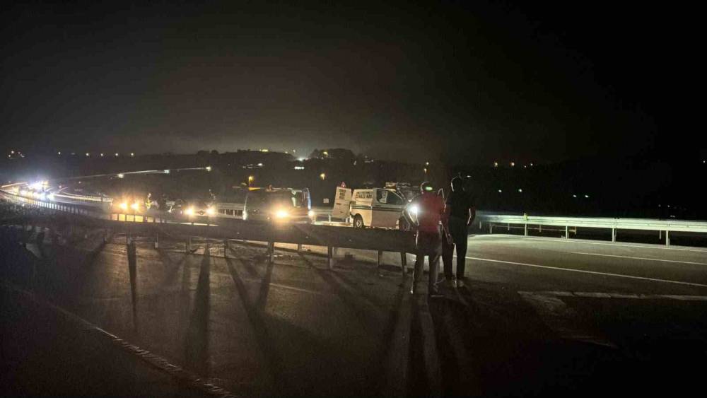 Bariyerlere &ccedil;arpan motosikletli hayatını kaybetti
