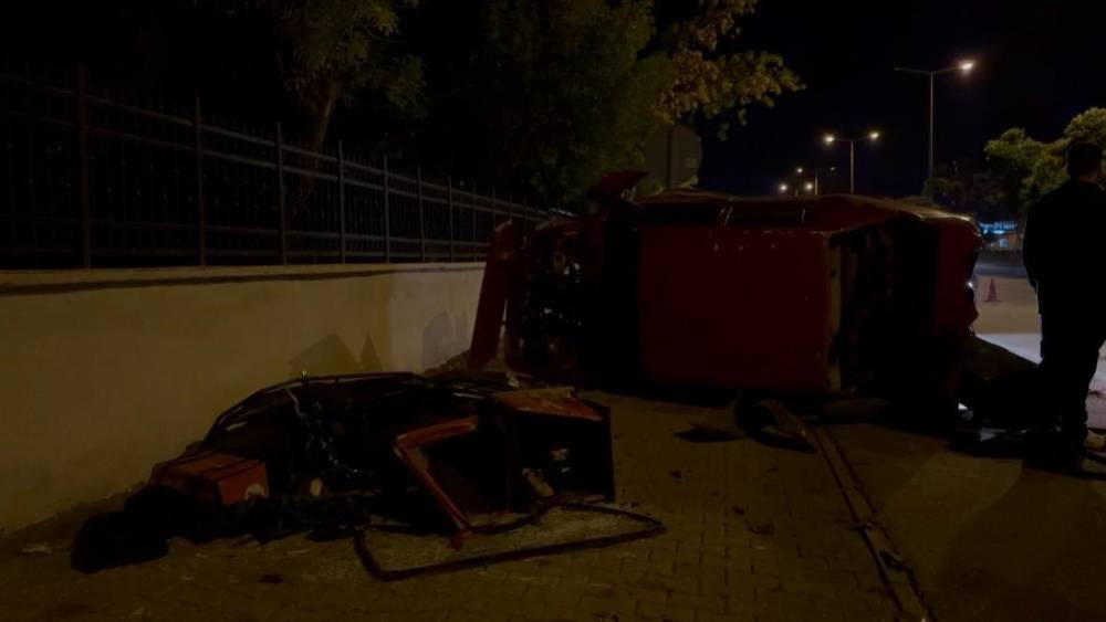 Karşı yola ge&ccedil;en otomobil, motosiklete &ccedil;arptı: 1 ağır yaralı
