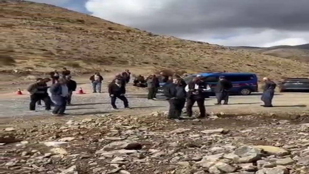 Sincik&rsquo;te su tartışması arbedeye d&ouml;n&uuml;şt&uuml;
